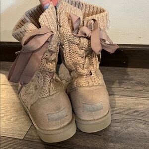 Cozy lace up bow isla Knit Tan UGG size 8 Boots